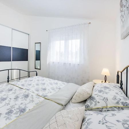 Apartmani Neva, Pridraga Экстерьер фото