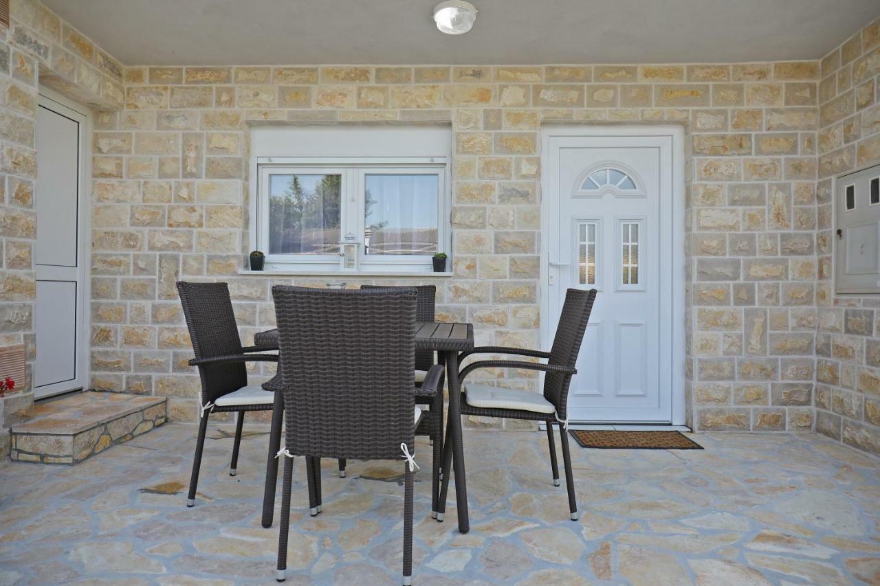 Apartmani Neva, Pridraga Экстерьер фото