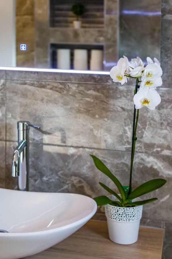 Apartmani Neva, Pridraga Экстерьер фото
