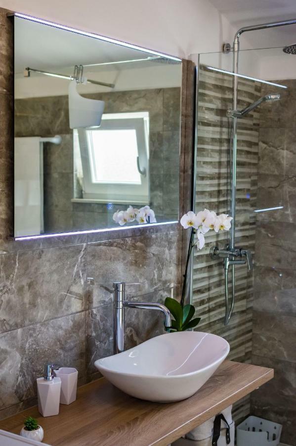 Apartmani Neva, Pridraga Экстерьер фото