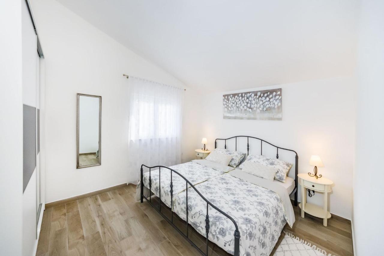 Apartmani Neva, Pridraga Экстерьер фото